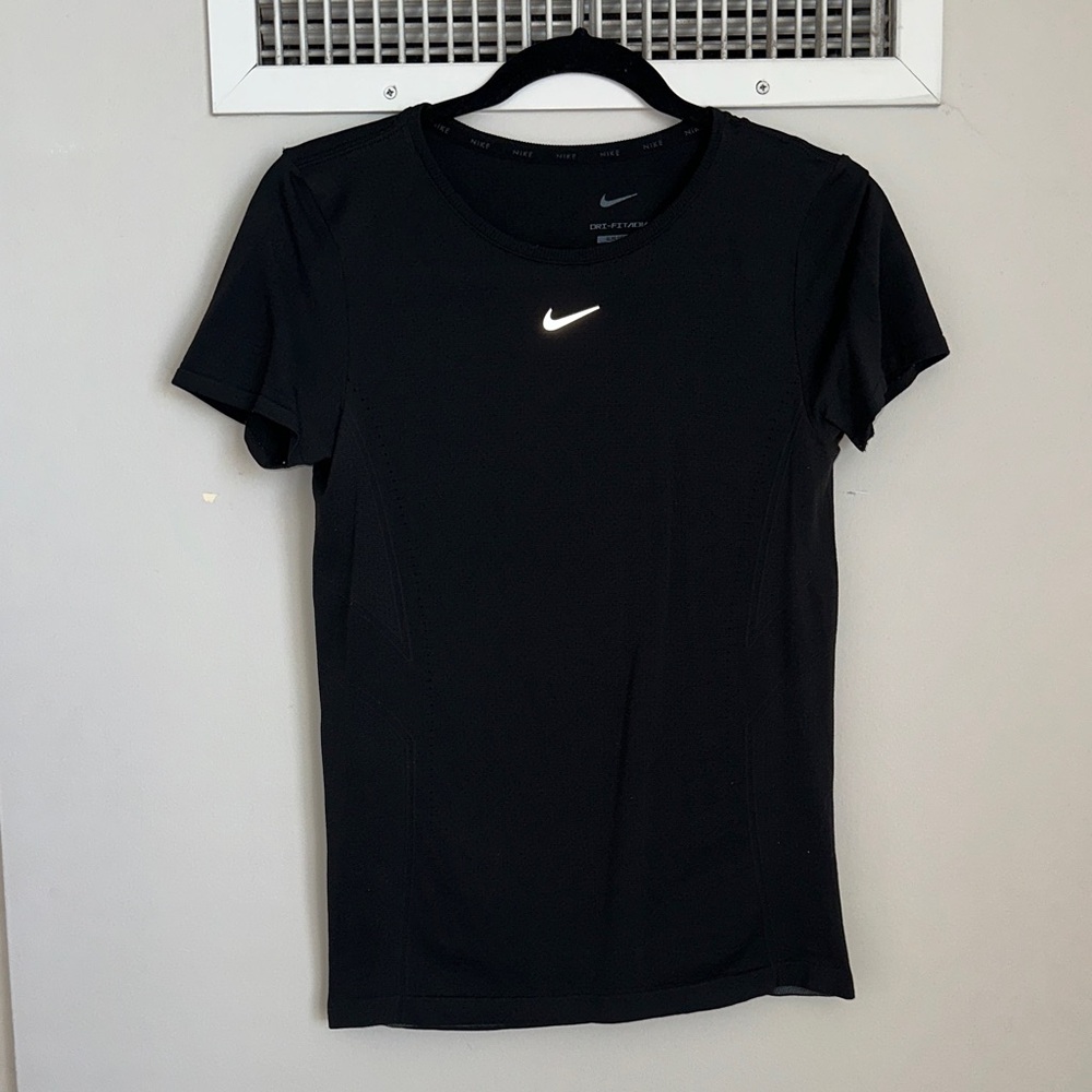 Nike Slim Dri-Fit Short Sleeve